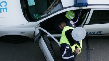 Проверяват съмнителен пакет в пощата  в столицата