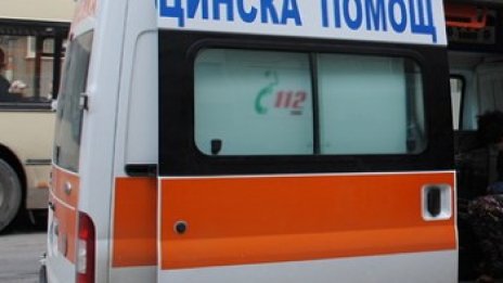 Жена без книжка се заби в стена