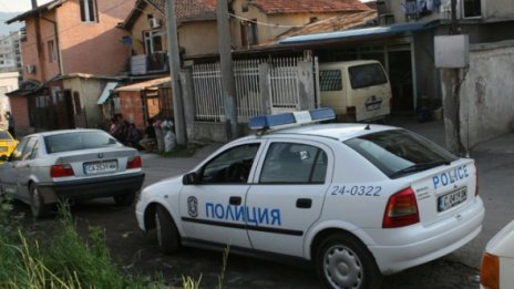 Закопчаха шестима, тарашили масово къщи в Софийско