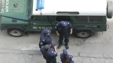 Жена налетя на полицаи, спа в ареста