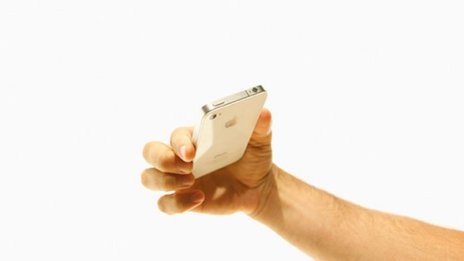 US тийнейджър продава непуснат на пазара iPhone 4