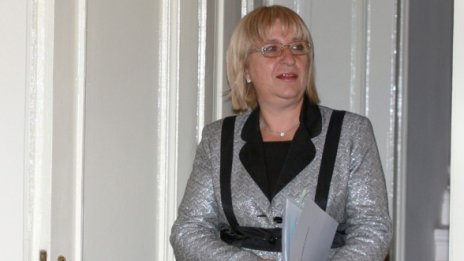 Цачева: Не е време за подписката на РЗС за референдум