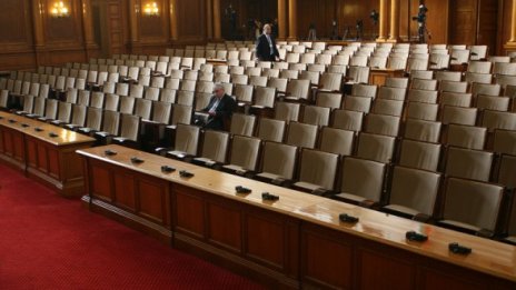 Дилемата на депутатите – закон или скъп подарък