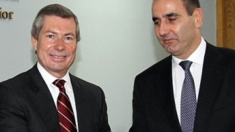Уорлик: Петков много добре знае защо му е отнета визата