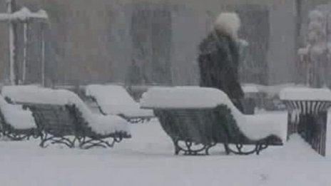 Западна Европа е под снежна пелена. Летищата – също