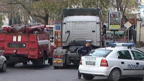 Нелепо: Пешеходка загина след удар от ТИР
