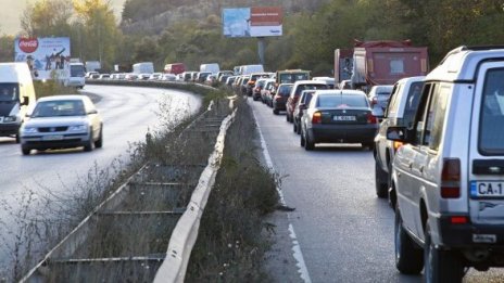 Пътищата в страната са мокри