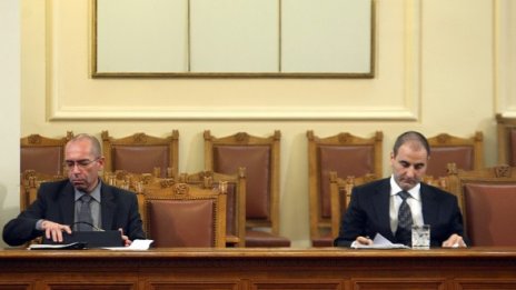 Здравният министър се разплака на гнусните СРС-та