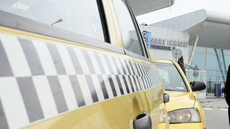 Цветков предупреди такситата на летището да не лъжат