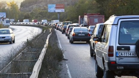 Пътищата в по-голямата част от страната са сухи
