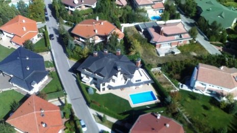 До края на 2010 държавата бута 70 незаконни палата