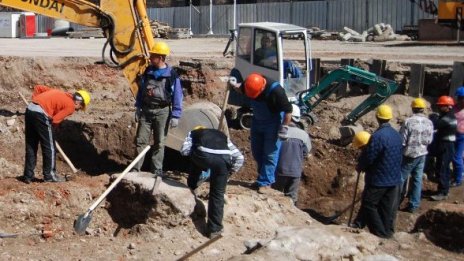 Заради античните находки бутат част от подлеза пред ЦУМ