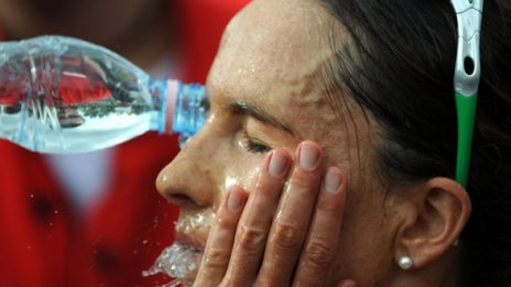 Умна бутилка ни казва кога и колко вода да пием