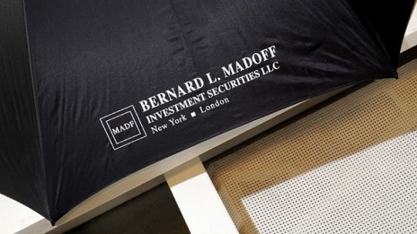 Син на Мадоф намерен обесен