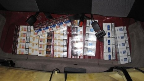 Арестуваха държавен служител с контрабандни цигари