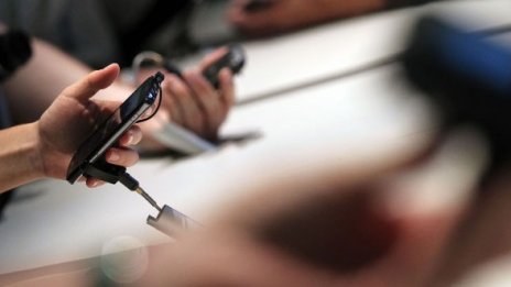 НАП продава над 1300 конфискувани GSM-а