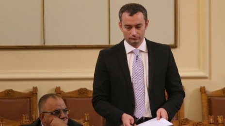 Станишев и Младенов – на нож за посланиците