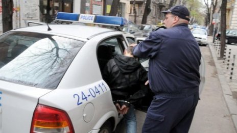 В Ихтиман изловиха крадци на кабели, колело, сено...