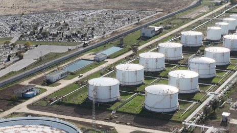 „Лукойл“ работи по продажбата на активите в България, очаква Спецов да не пречи