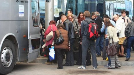 Тръгнали в последния момент задръстиха Автогара-София
