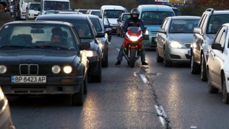На повечето места пътищата са сухи