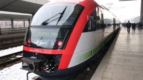 Допълнителни 17 000 места във влаковете за празниците