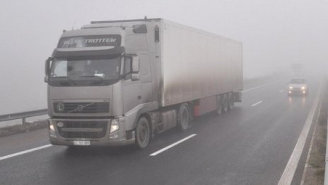 Пътищата са заснежени, на места - частично заледени