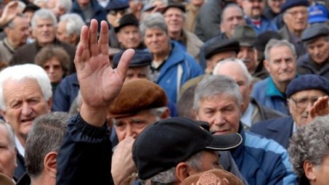 2011: Отпада точковата система за пенсиониране