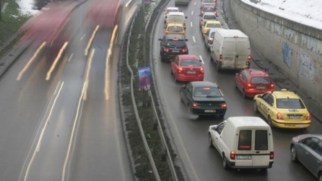 Неделно прибиране в София, движението е натоварено