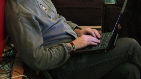 Младите в САЩ предпочитат интернет за източник за новини