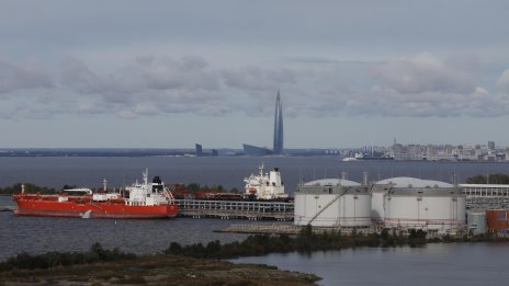 Нефтът поевтиня, приходите падат: Русия има сериозен проблем 