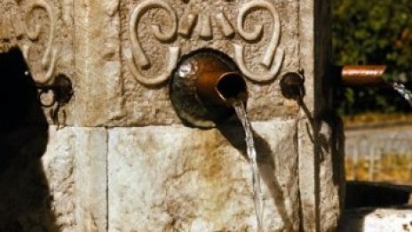 Спират водата на места в София