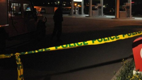 Маскирани с автомати грабят бензиностанция в Бухово