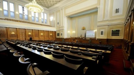 Вотът на доверие – уговорен мач и запушване на скандалите