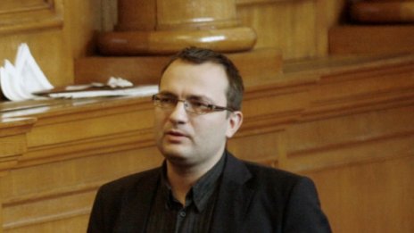 Сините обявиха война, но без оръжие