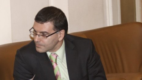 Дянков закова: Няма да вдигаме заплати и пенсии
