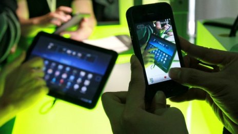 Протест до дупка срещу мобилните оператори