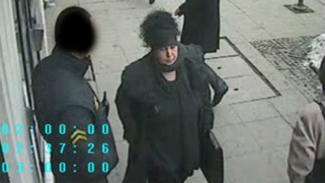 Издирват крадла, теглила пари с чужди карти