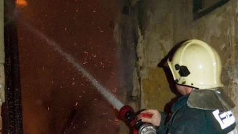 Мъж загина при пожар в дома си в село Дебелт