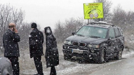 Шофьорът на "Пасат"-а с акт за удара с кортежа на НСО