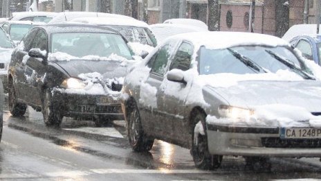 Почистени са улиците, по които се движи транспортът в София