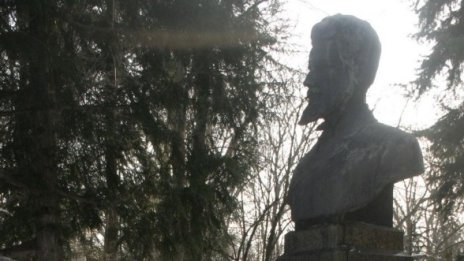 Откриха откраднат бюст на Ботев в пункт за цветни метали