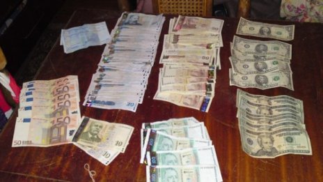 Задържаха двама лихвари изнудвачи в Тервел