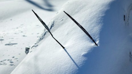 Отмъкната лопата = погребана под сняг кола