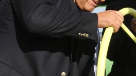 Половината от българите смятат, че властта действа хаотично