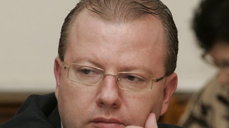 Шефът на НАП не я дава за разчистване на политсметки