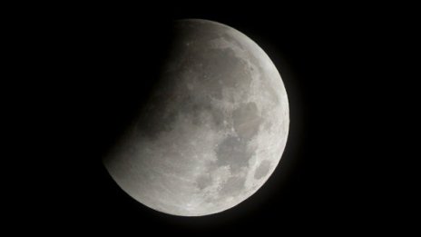 Китайски космически апарат ще кацне на Луната през 2013 г.