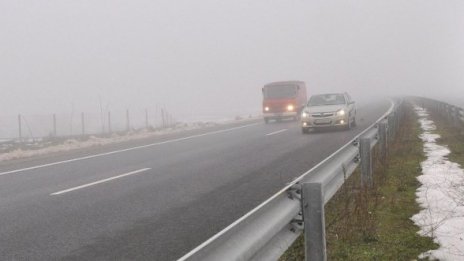 Пътната настилка на магистралите е мокра