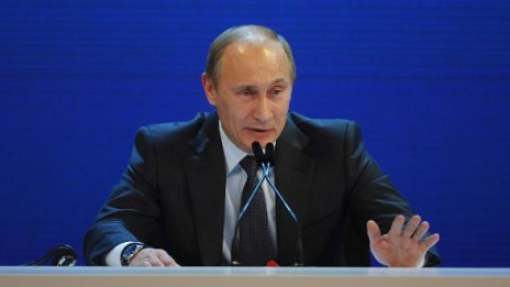Партията на Путин води на местните избори в Русия