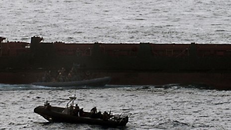 Сомалийски пирати освободиха бангладешки кораб